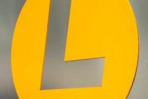 Lehnen - Edelstahlbearbeitung - Unser Logo in Edelstahl